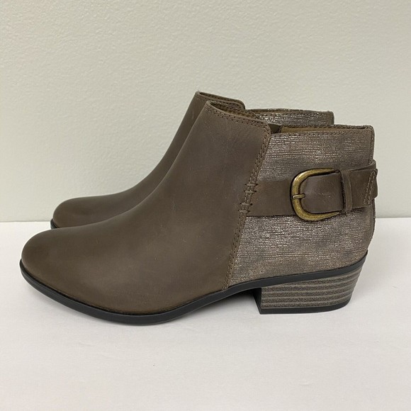 Clarks Collection Addiy Kara Olive Brown Ankle Boots Size 7 Leather Low Heel NEW - Picture 2 of 9
